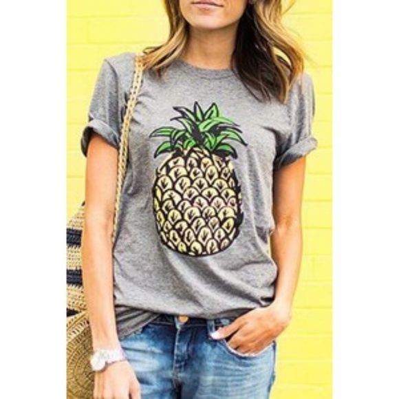 Boutique Tops - 🎉HP🎊Gray Pineapple Shirt